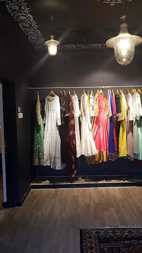 Label Shireen Shahana